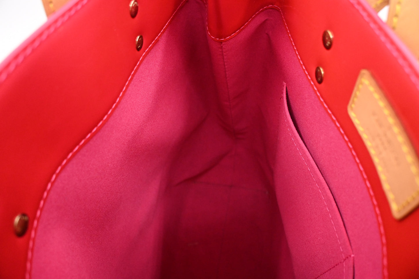 Louis Vuitton Reade MM in Pink Vernis Leather