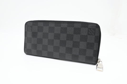 Louis Vuitton Vertical Wallet in Damier Graphite