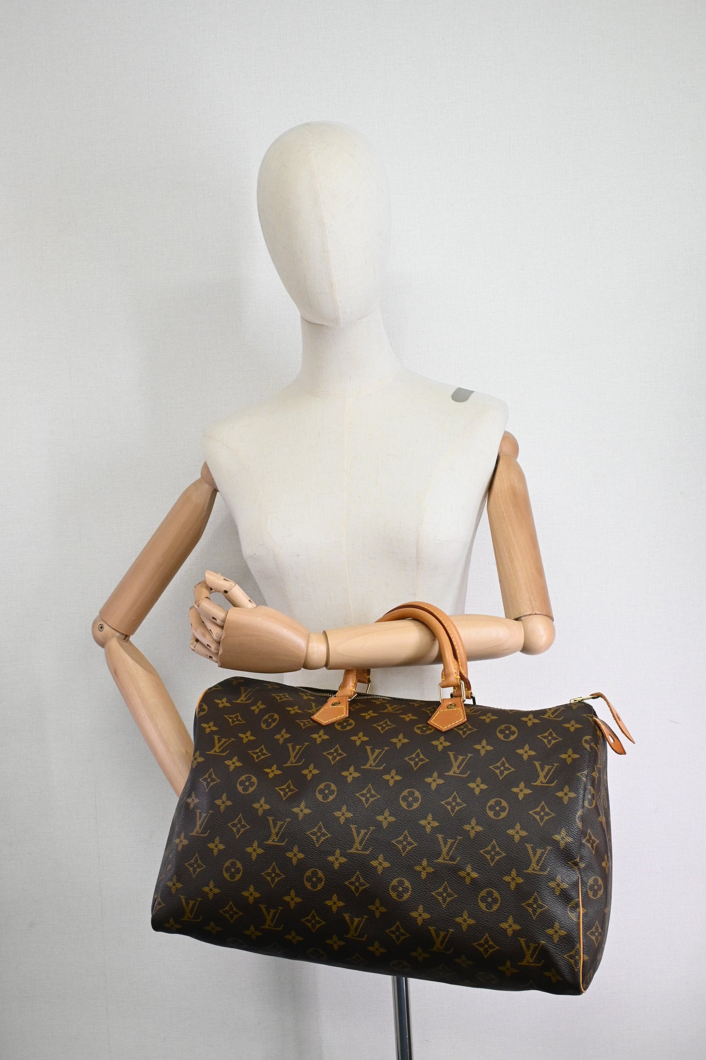 Louis Vuitton Speedy 40 in Monogram Canvas
