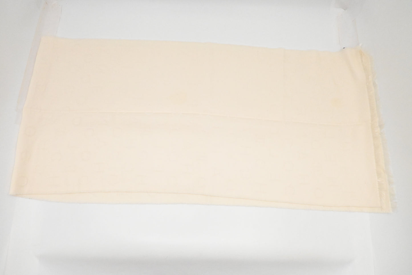 Chanel Scarf in White in Wool, Silk and Cotton