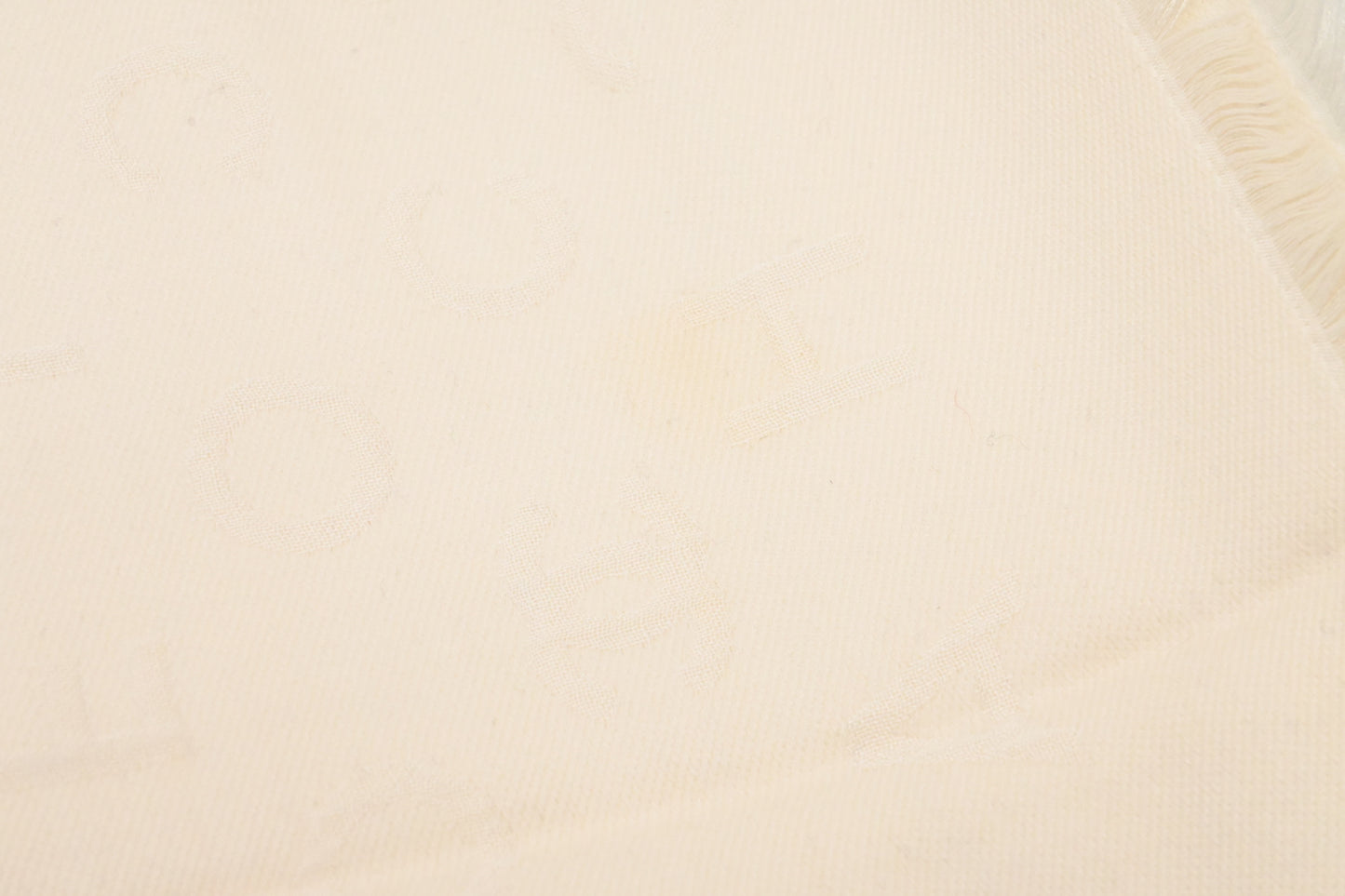 Chanel Scarf in White in Wool, Silk and Cotton