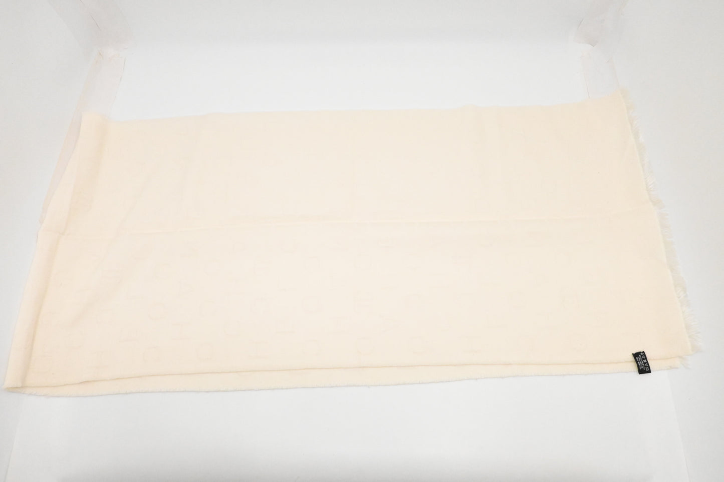 Chanel Scarf in White in Wool, Silk and Cotton