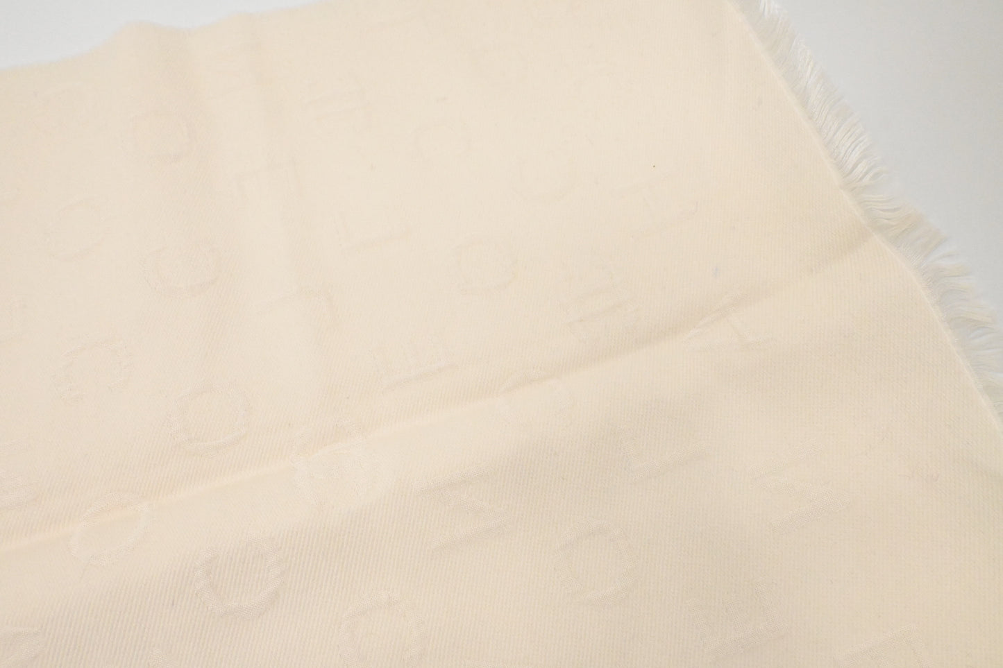 Chanel Scarf in White in Wool, Silk and Cotton