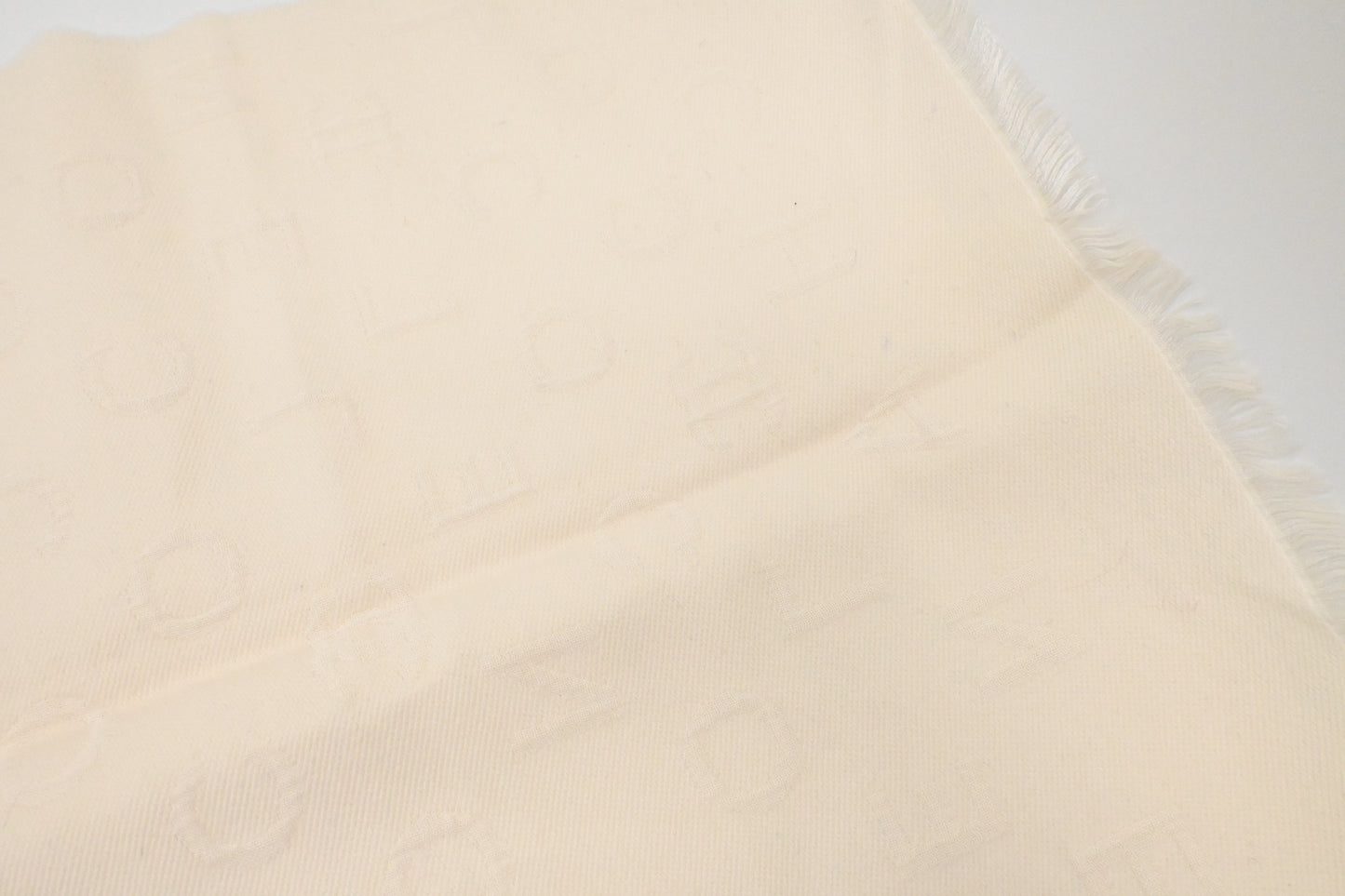 Chanel Scarf in White in Wool, Silk and Cotton