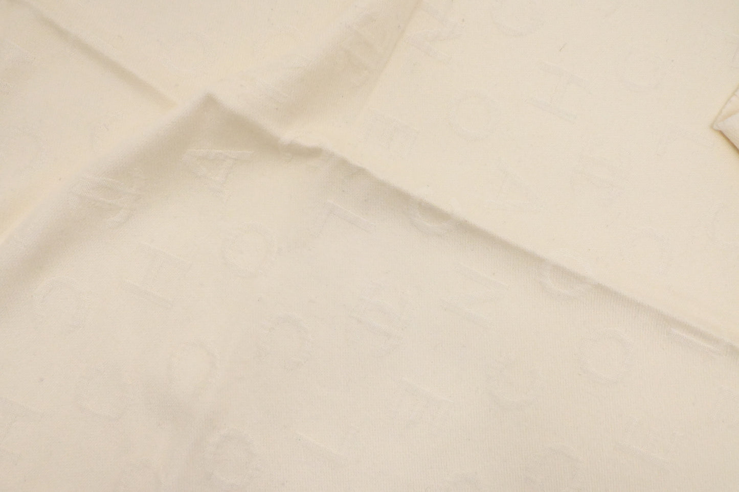 Chanel Scarf in White in Wool, Silk and Cotton