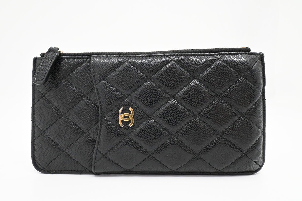 Chanel Case in Black Matelassé Caviar Leather