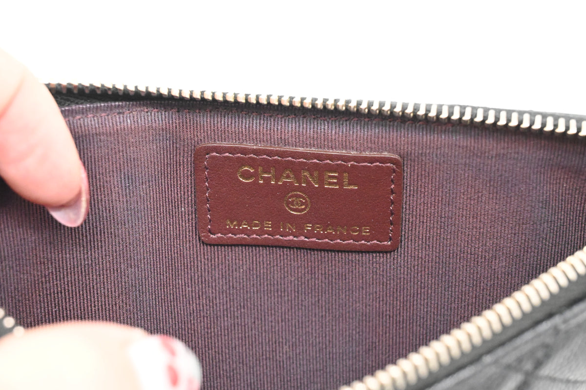 Chanel Case in Black Matelassé Caviar Leather