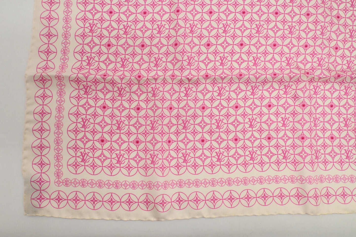 Louis Vuitton x Takashi Murakami Scarf in Pink and White Silk