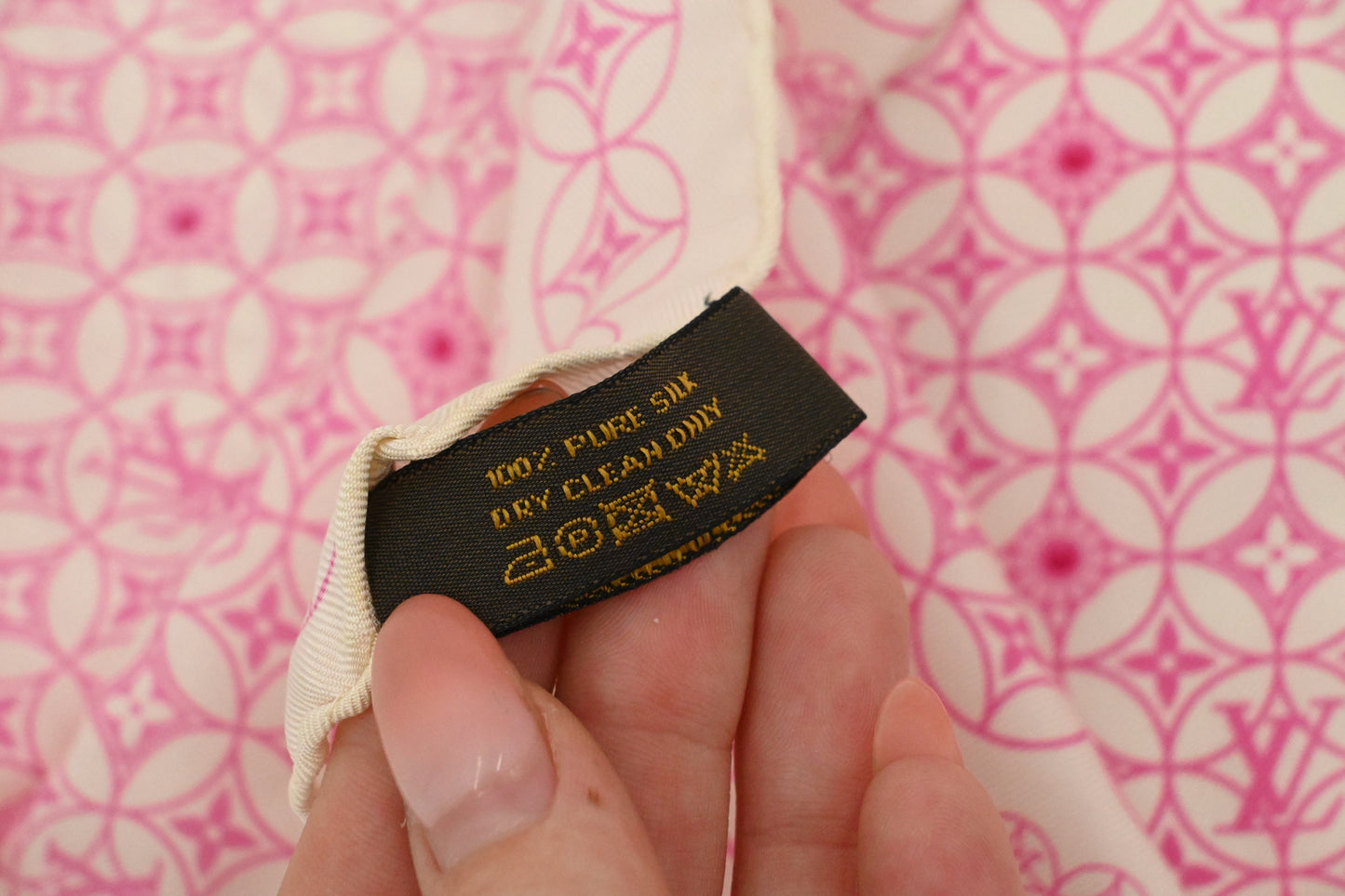 Louis Vuitton x Takashi Murakami Scarf in Pink and White Silk