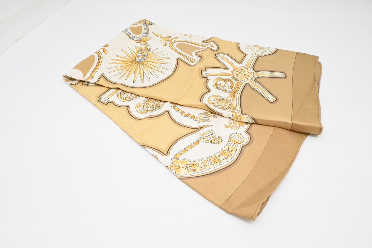 Hermes 'Les Esperons' Carre 90 in Beige and White Silk
