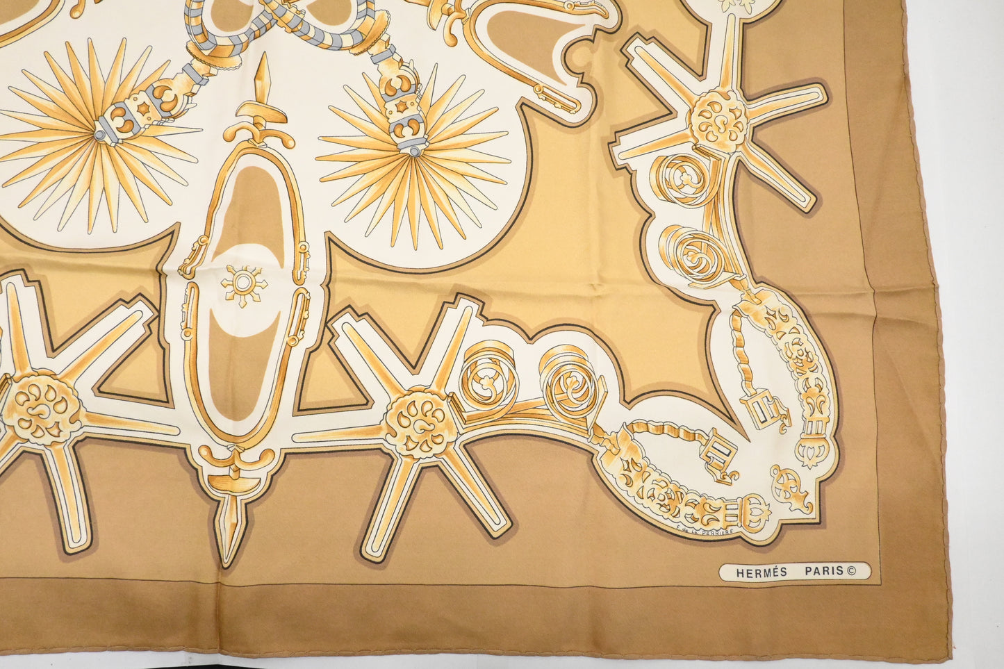 Hermes 'Les Esperons' Carre 90 in Beige and White Silk