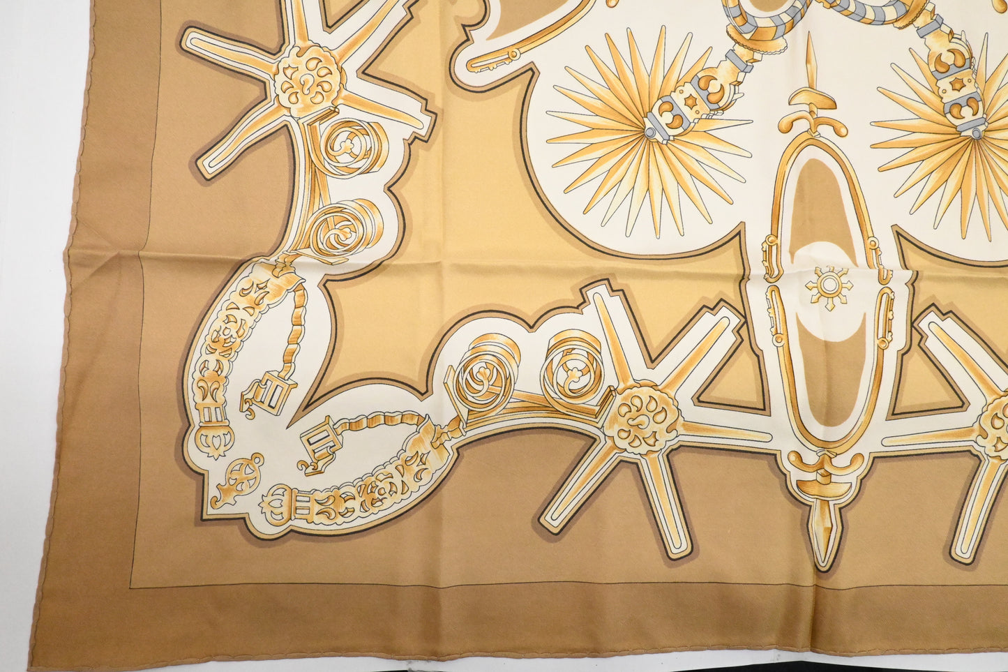Hermes 'Les Esperons' Carre 90 in Beige and White Silk