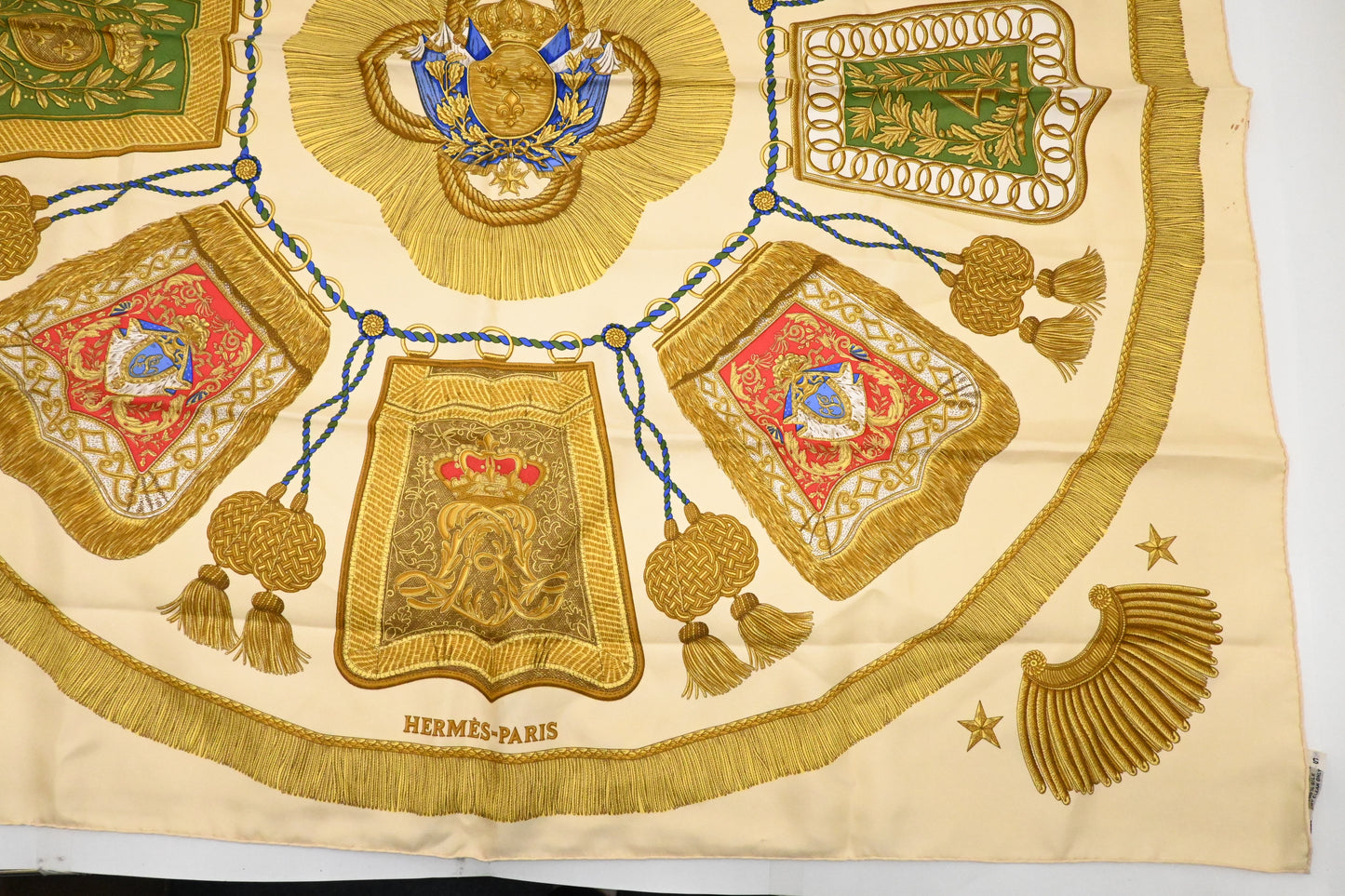 Hermes 'Poste et Cavalrie' Carre 90 in Beige Silk