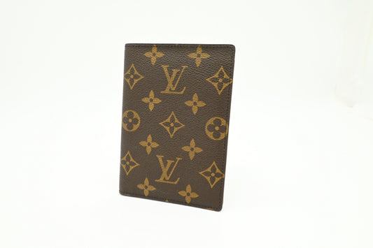 Louis Vuitton Passport Case in Monogram Canvas