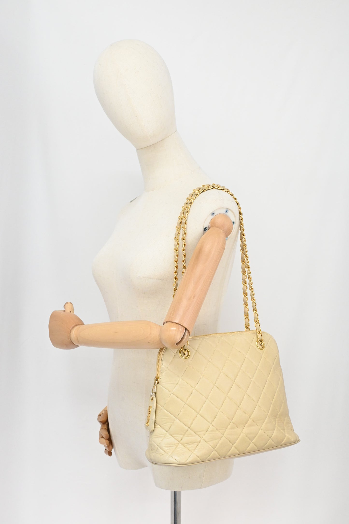 Chanel Chain Shoulder Bag in Light Beige Leather