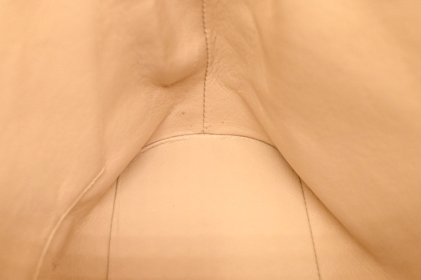 Chanel Chain Shoulder Bag in Light Beige Leather