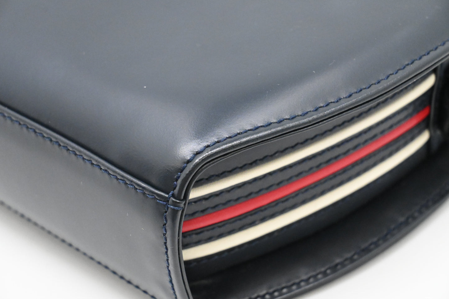 Gucci Round Shoulder Bag in Navy Blue Leather