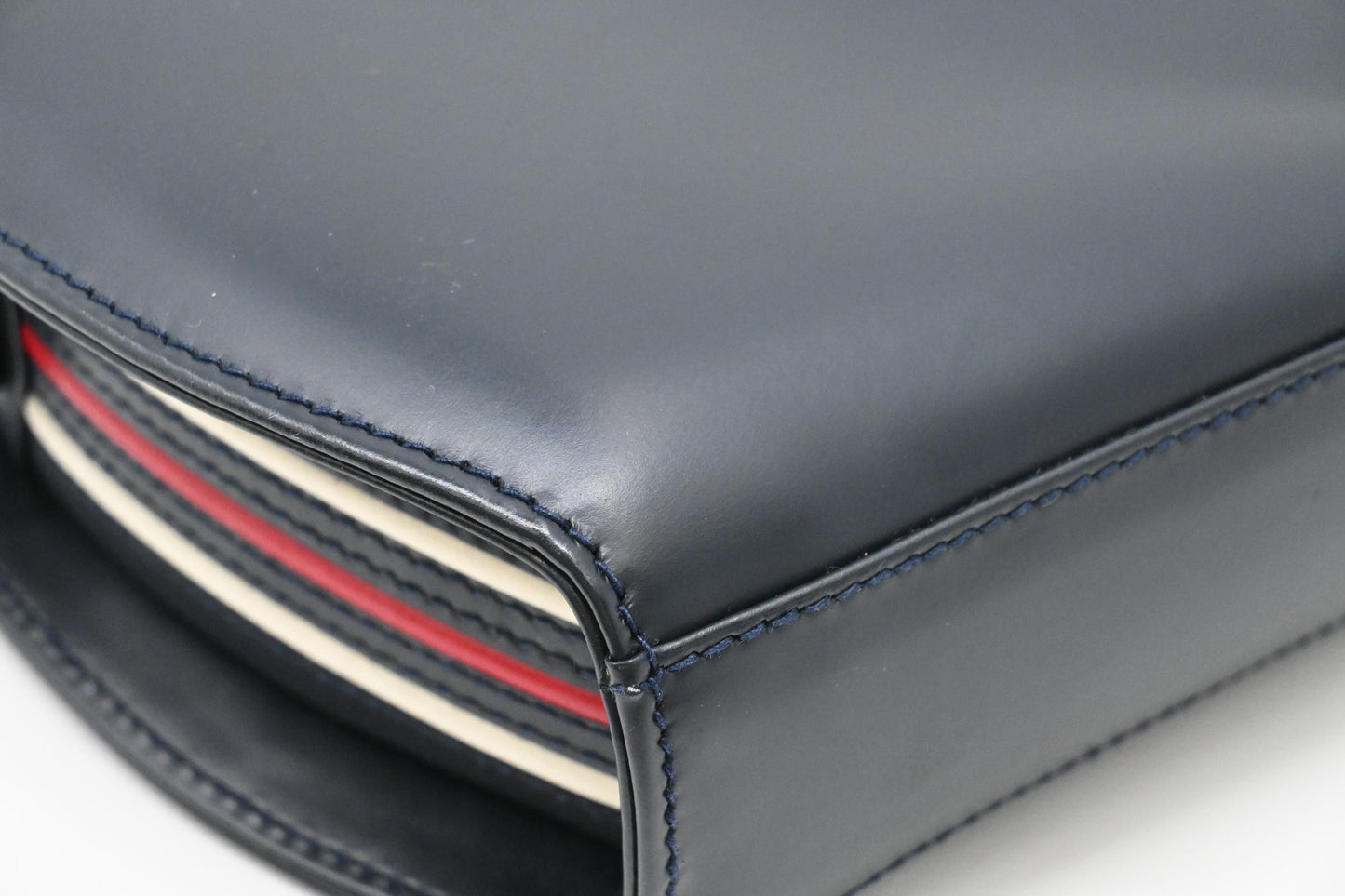 Gucci Round Shoulder Bag in Navy Blue Leather