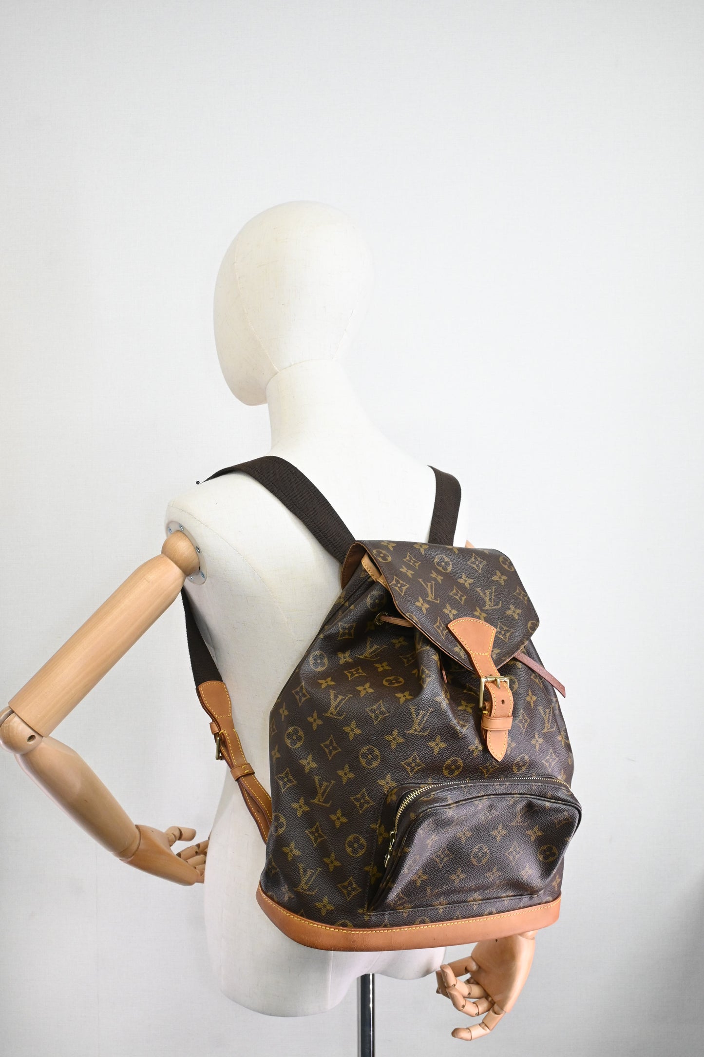 Louis Vuitton Montsouris GM in Monogram Canvas
