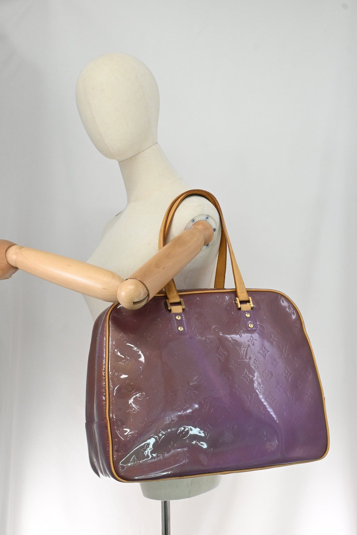 Louis Vuitton Sutton in Purple Vernis Leather