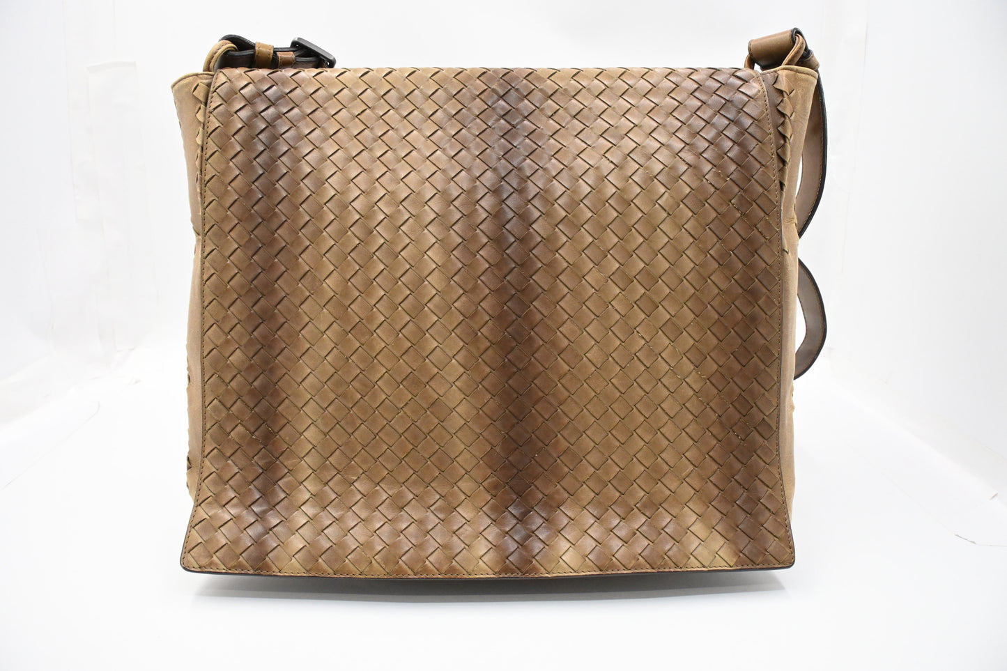 Bottega Veneta Messenger Bag in Beige Gradient Intrecciato Leather