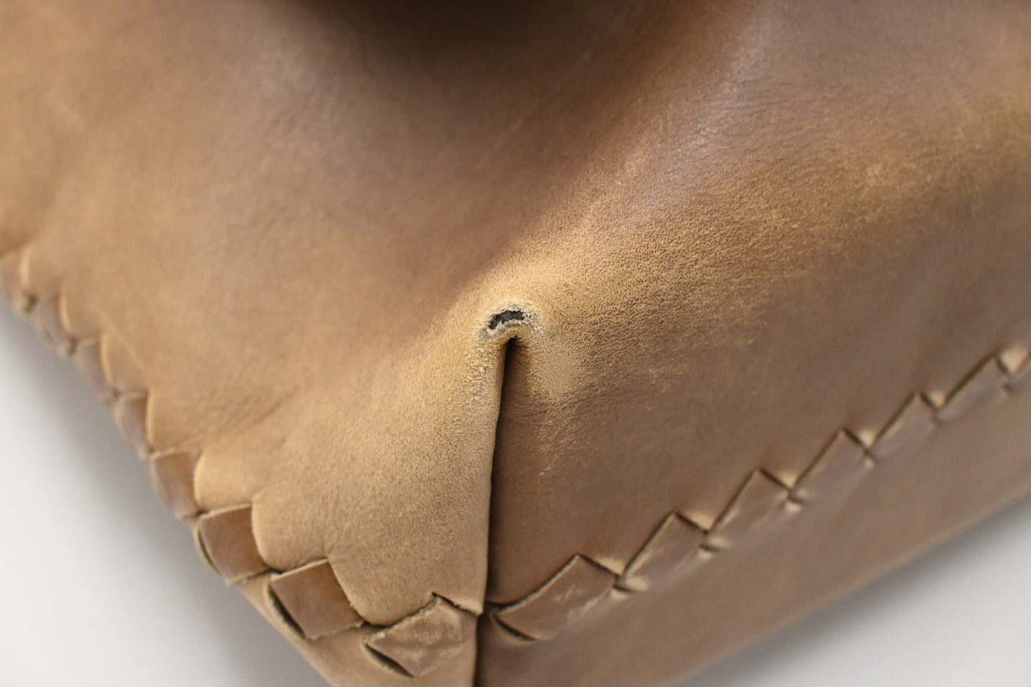 Bottega Veneta Messenger Bag in Beige Gradient Intrecciato Leather
