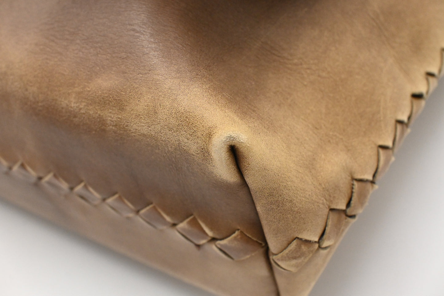 Bottega Veneta Messenger Bag in Beige Gradient Intrecciato Leather