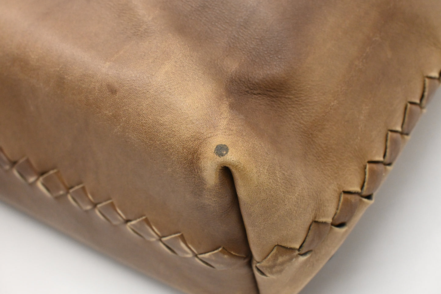 Bottega Veneta Messenger Bag in Beige Gradient Intrecciato Leather
