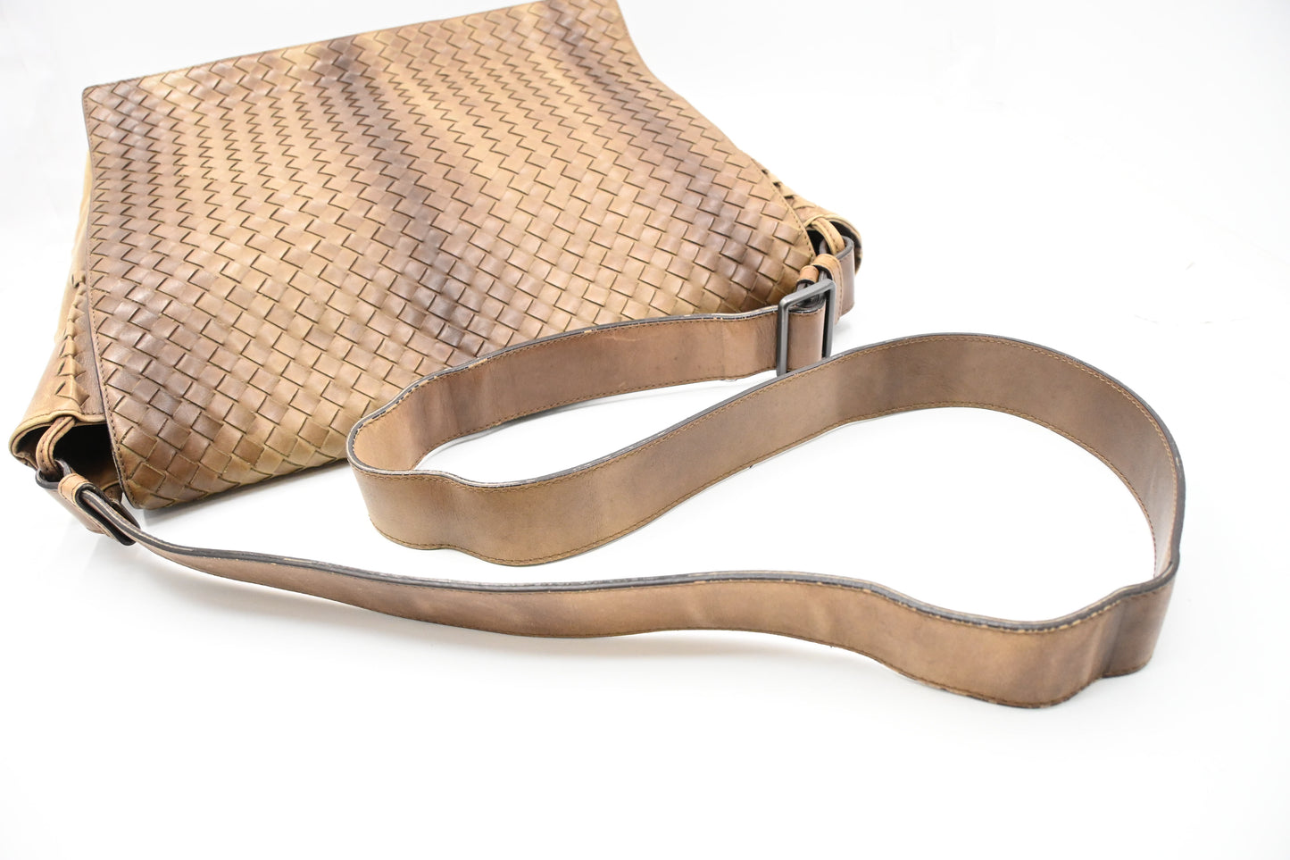 Bottega Veneta Messenger Bag in Beige Gradient Intrecciato Leather