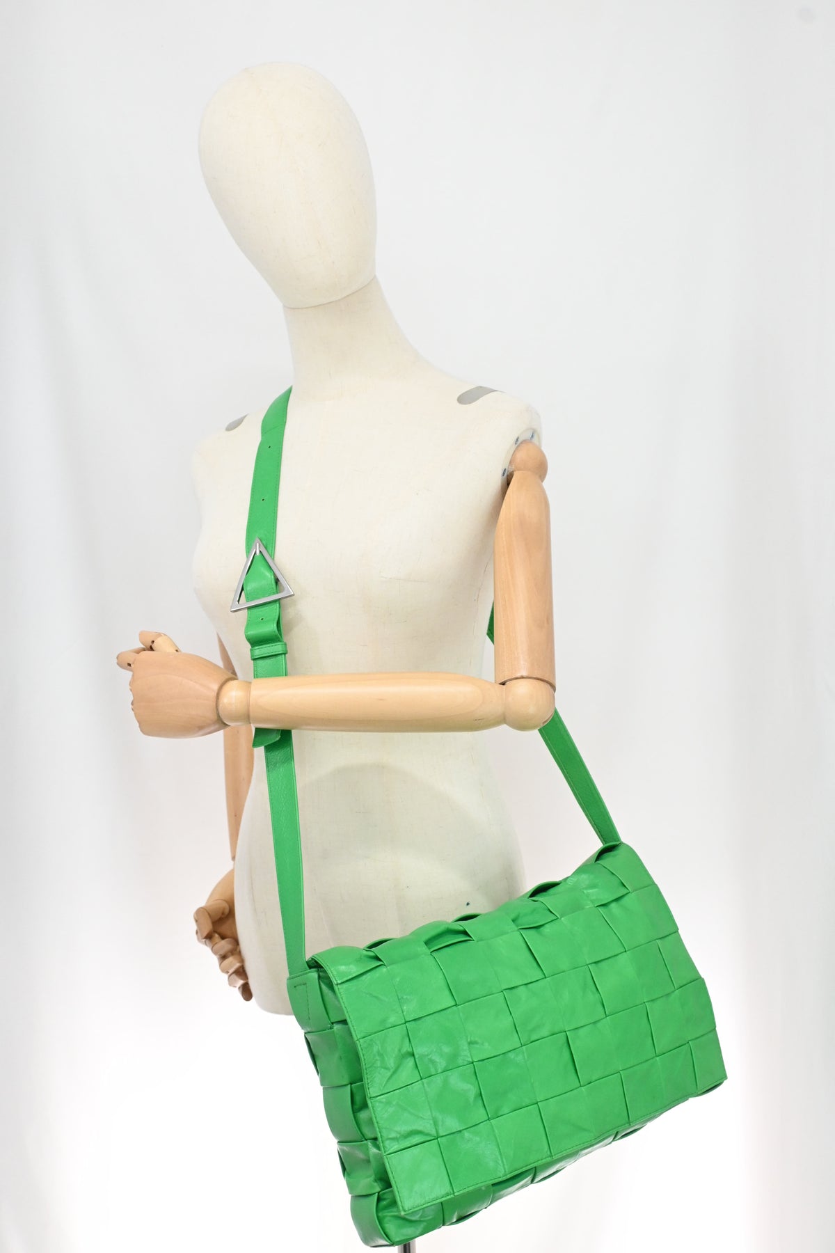 Bottega Veneta Large Cassette in Green Intrecciato Leather