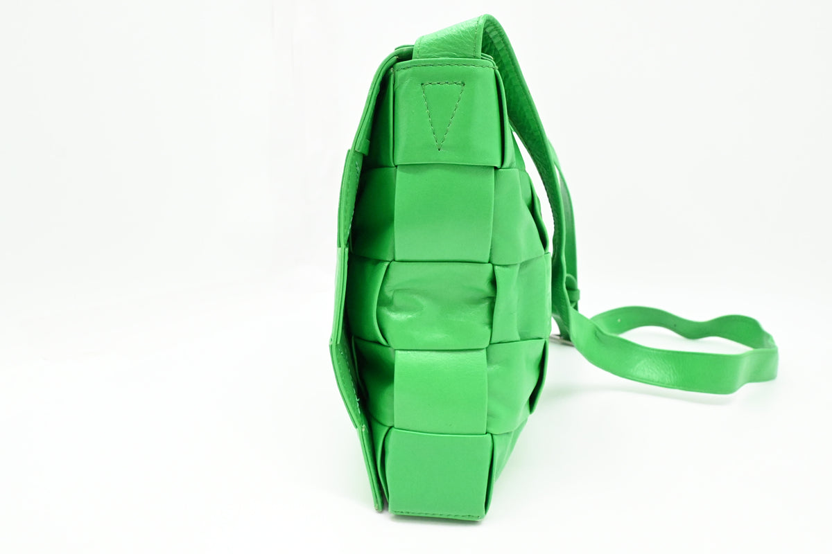 Bottega Veneta Large Cassette in Green Intrecciato Leather