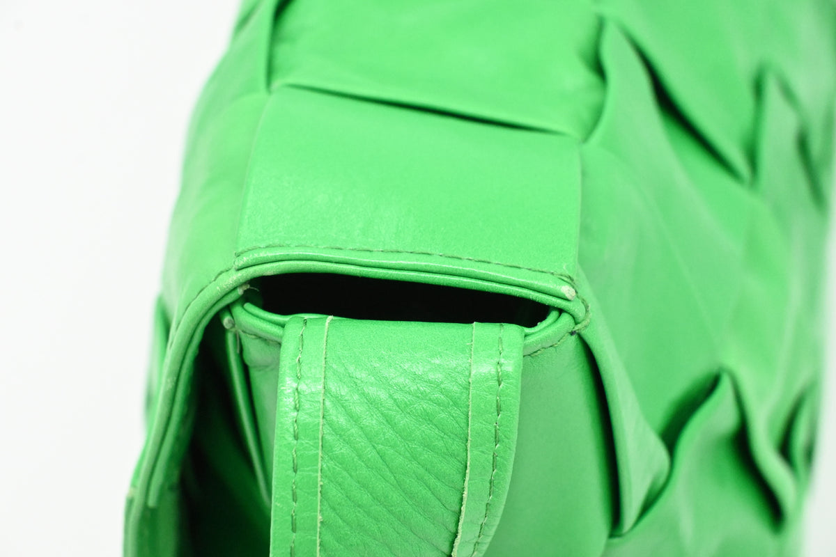 Bottega Veneta Large Cassette in Green Intrecciato Leather