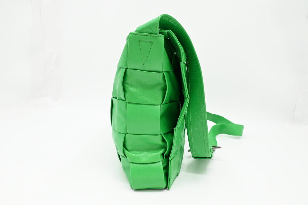 Bottega Veneta Large Cassette in Green Intrecciato Leather