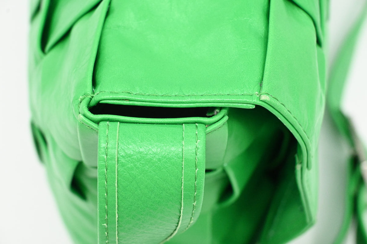 Bottega Veneta Large Cassette in Green Intrecciato Leather