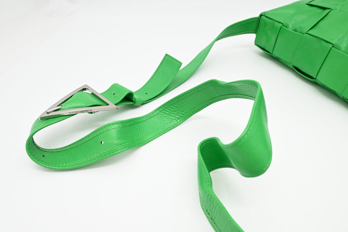 Bottega Veneta Large Cassette in Green Intrecciato Leather