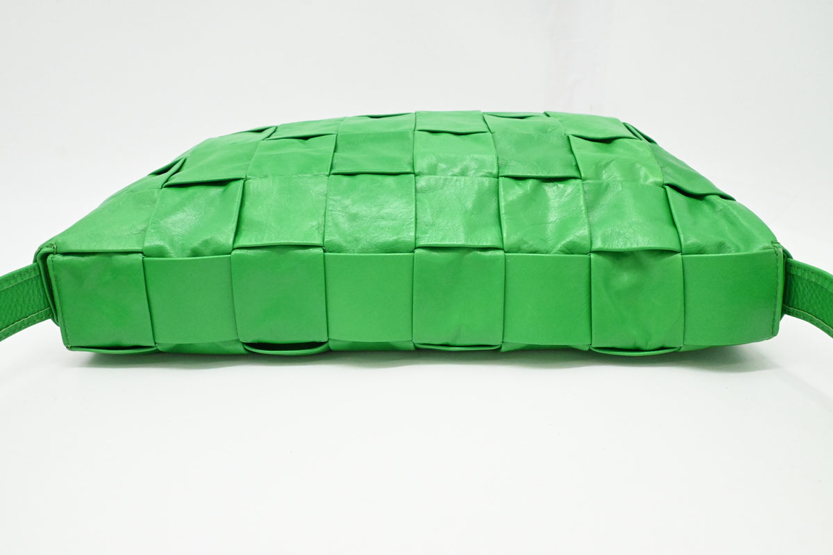 Bottega Veneta Large Cassette in Green Intrecciato Leather