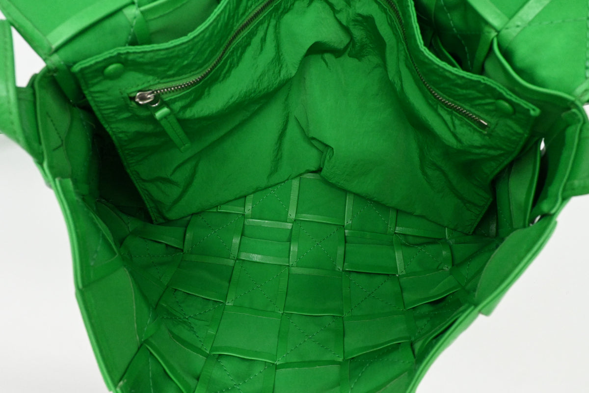 Bottega Veneta Large Cassette in Green Intrecciato Leather