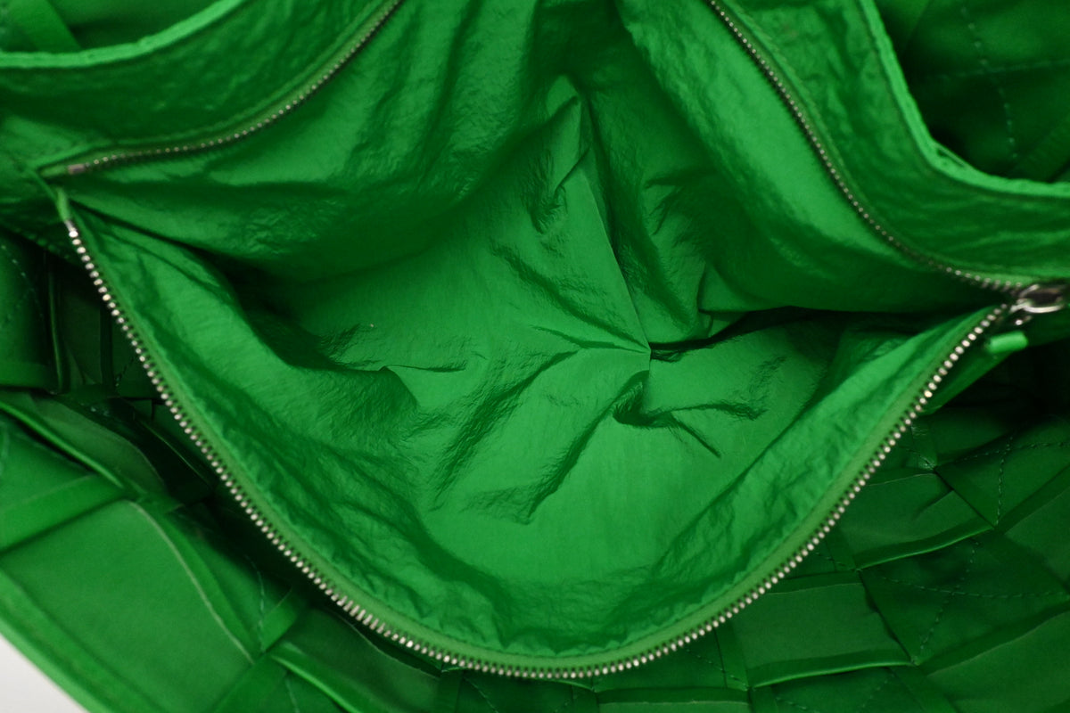 Bottega Veneta Large Cassette in Green Intrecciato Leather