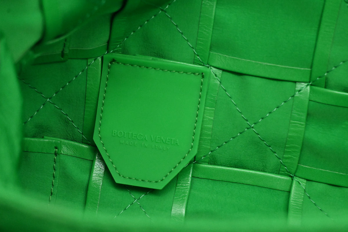 Bottega Veneta Large Cassette in Green Intrecciato Leather