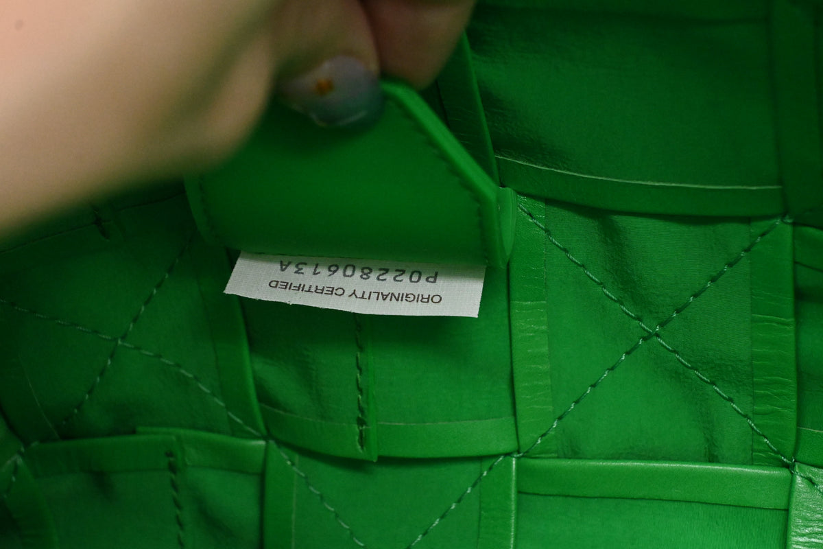 Bottega Veneta Large Cassette in Green Intrecciato Leather