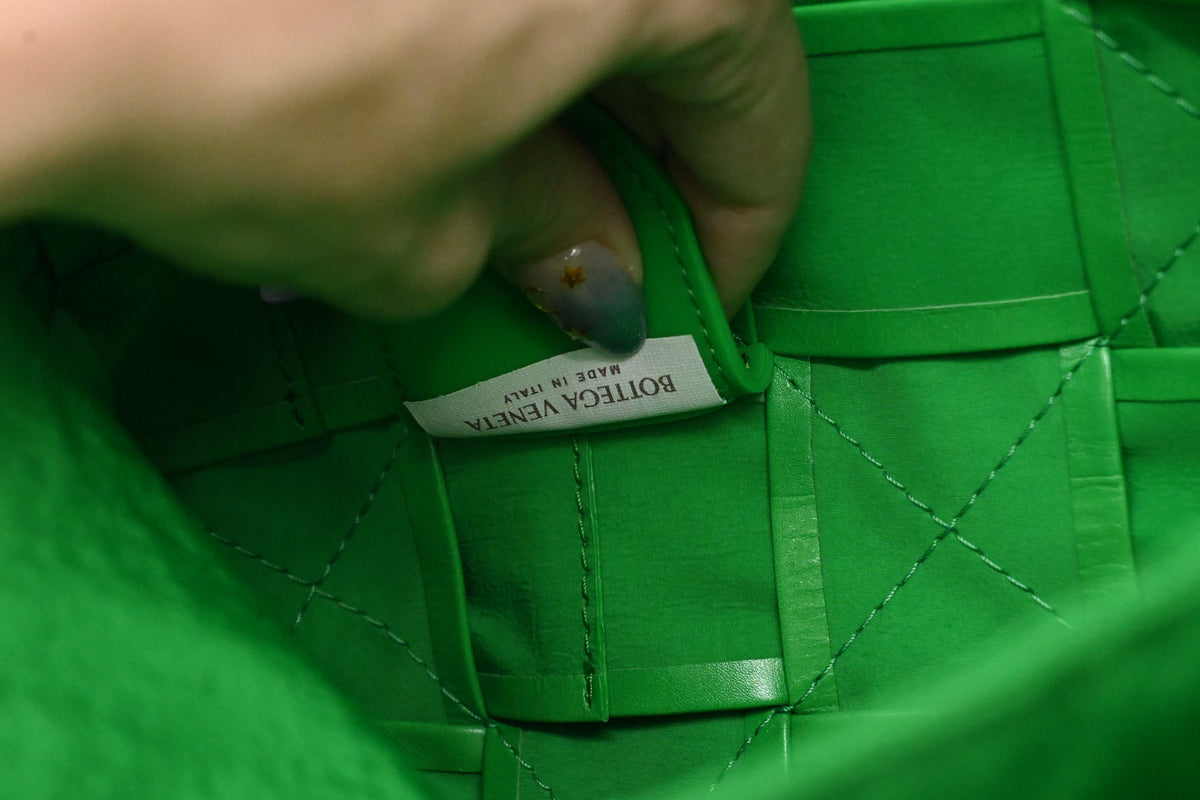 Bottega Veneta Large Cassette in Green Intrecciato Leather