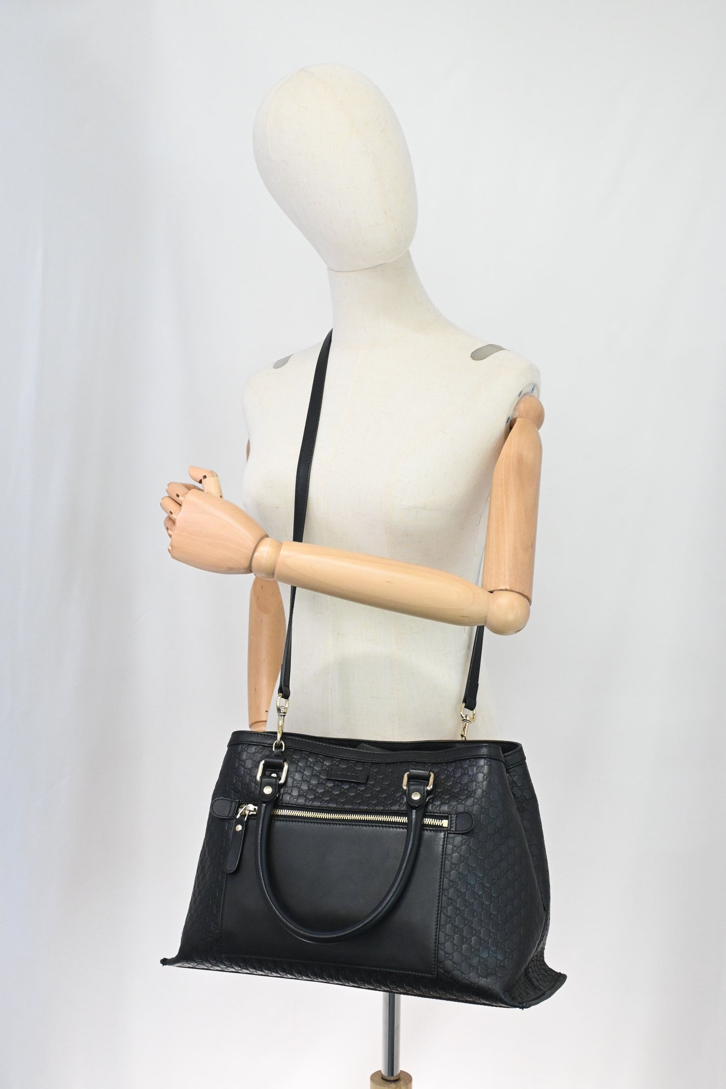 Gucci Handbag in Black Microguccissima Leather