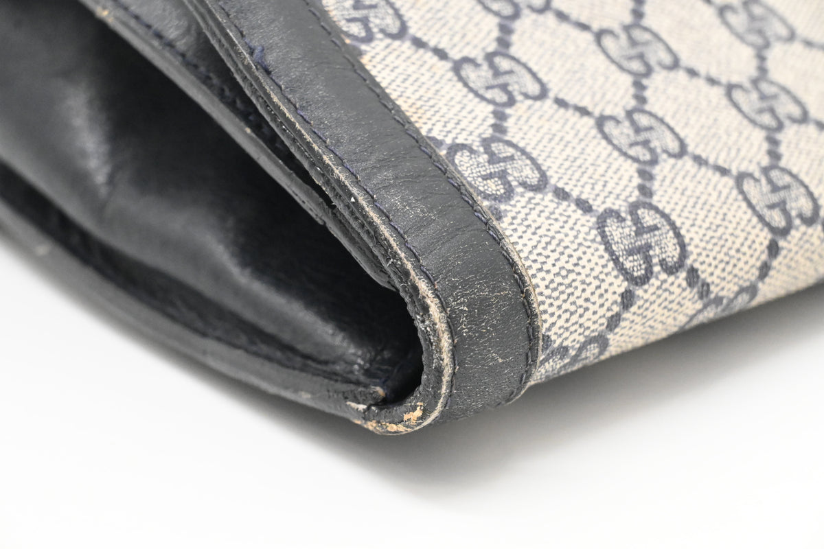 Gucci Clutch in Navy Blue GG Supreme Canvas