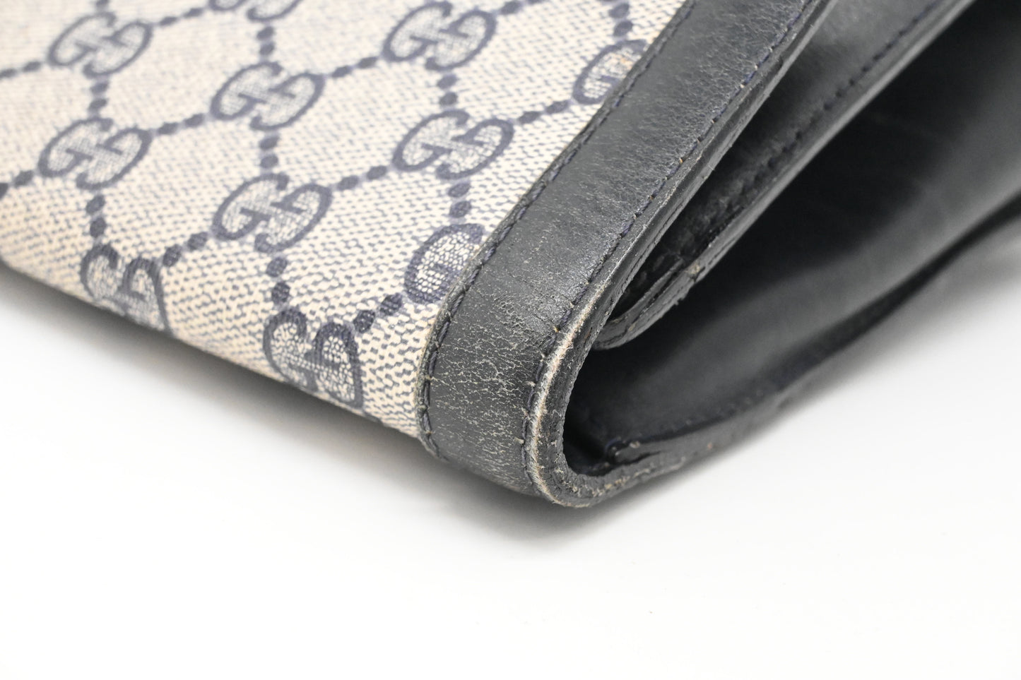 Gucci Clutch in Navy Blue GG Supreme Canvas
