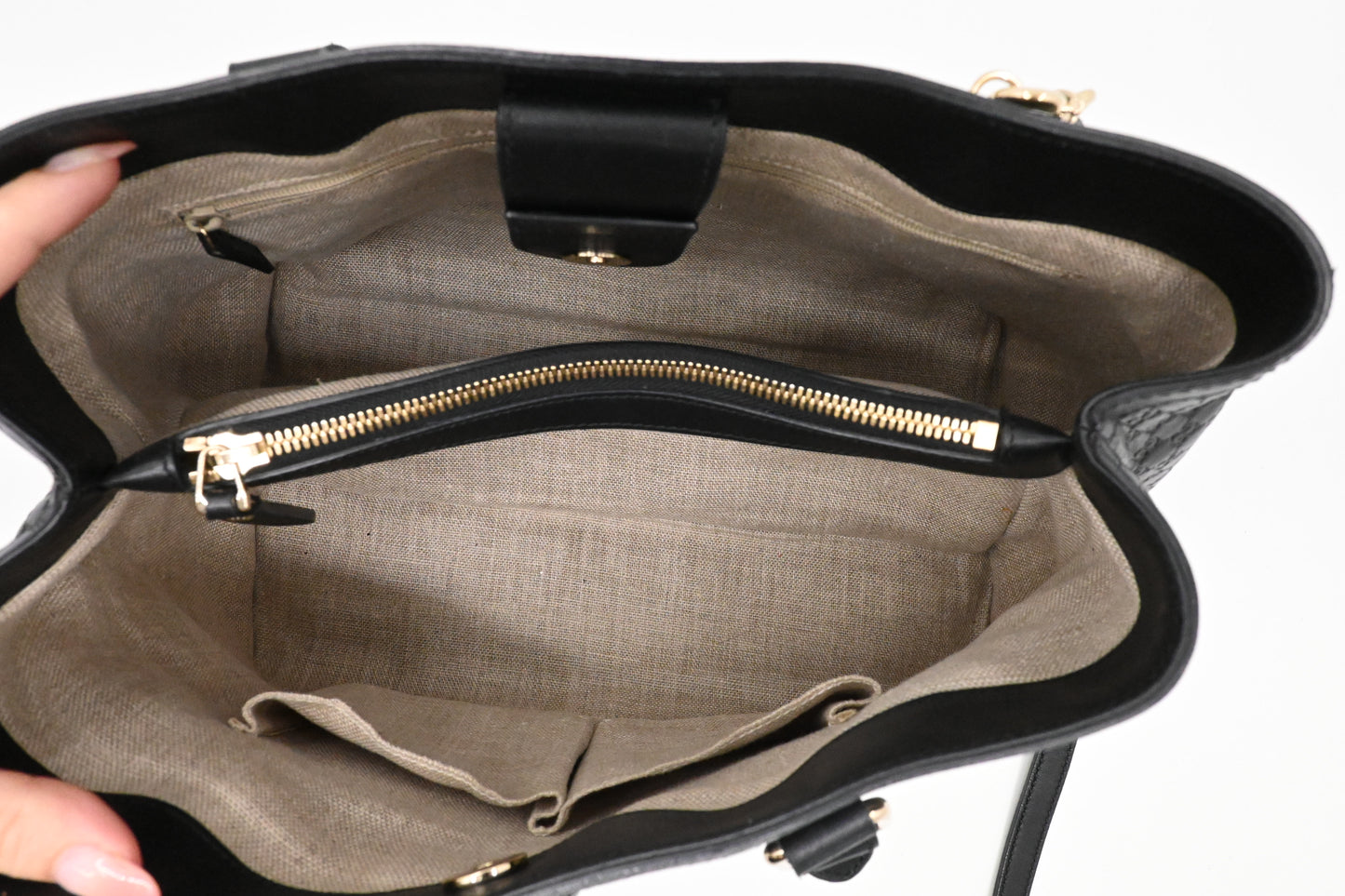Gucci Handbag in Black Microguccissima Leather
