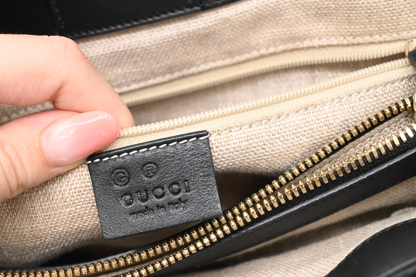 Gucci Handbag in Black Microguccissima Leather