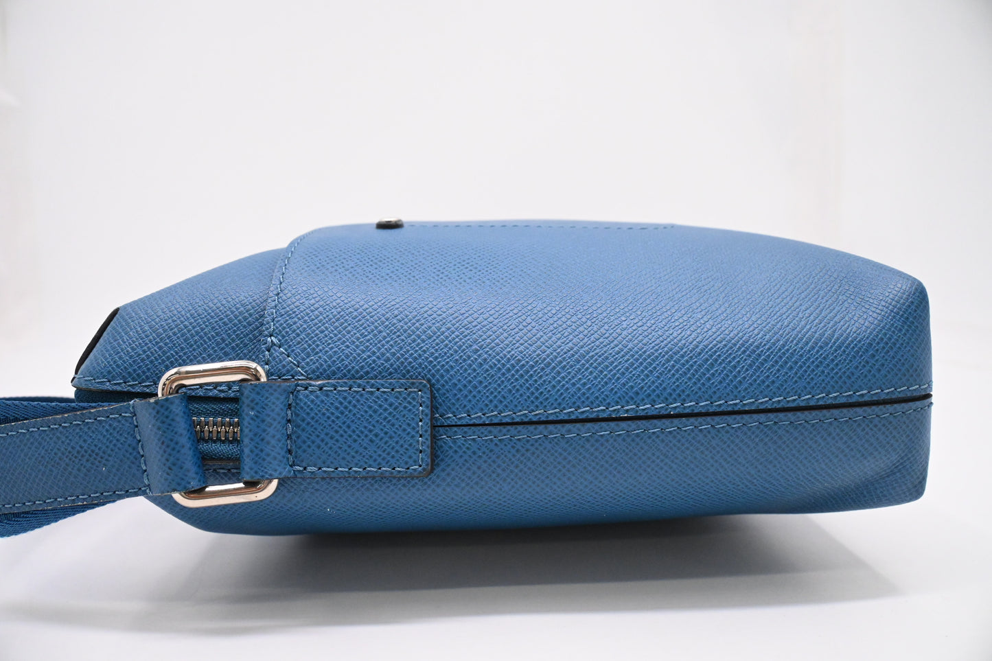 Louis Vuitton Grigori PM in Blue Taiga Leather
