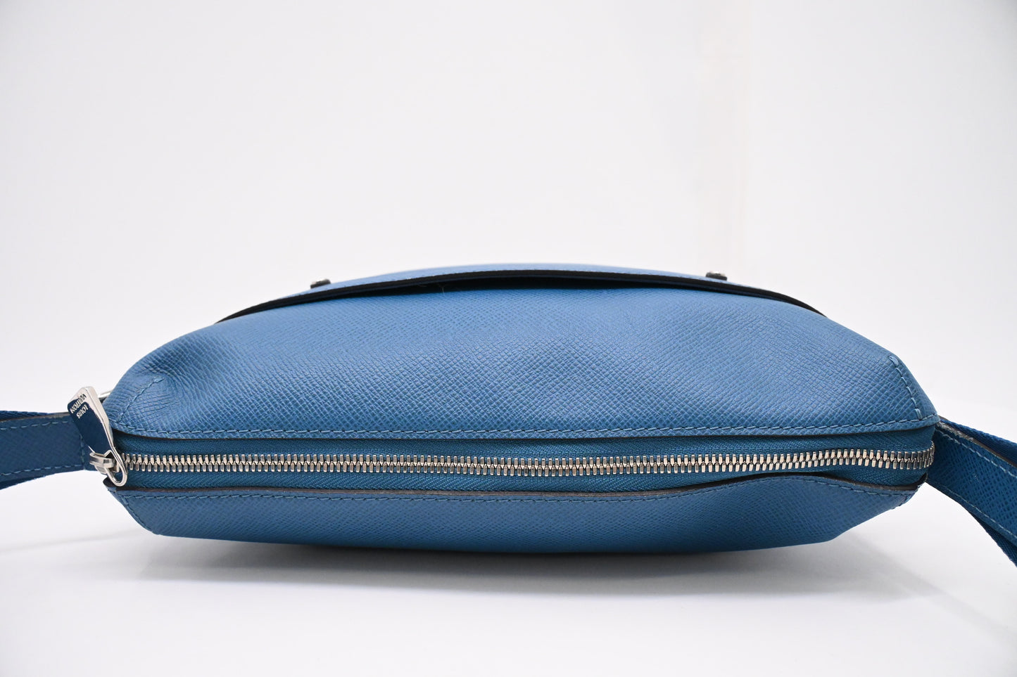 Louis Vuitton Grigori PM in Blue Taiga Leather