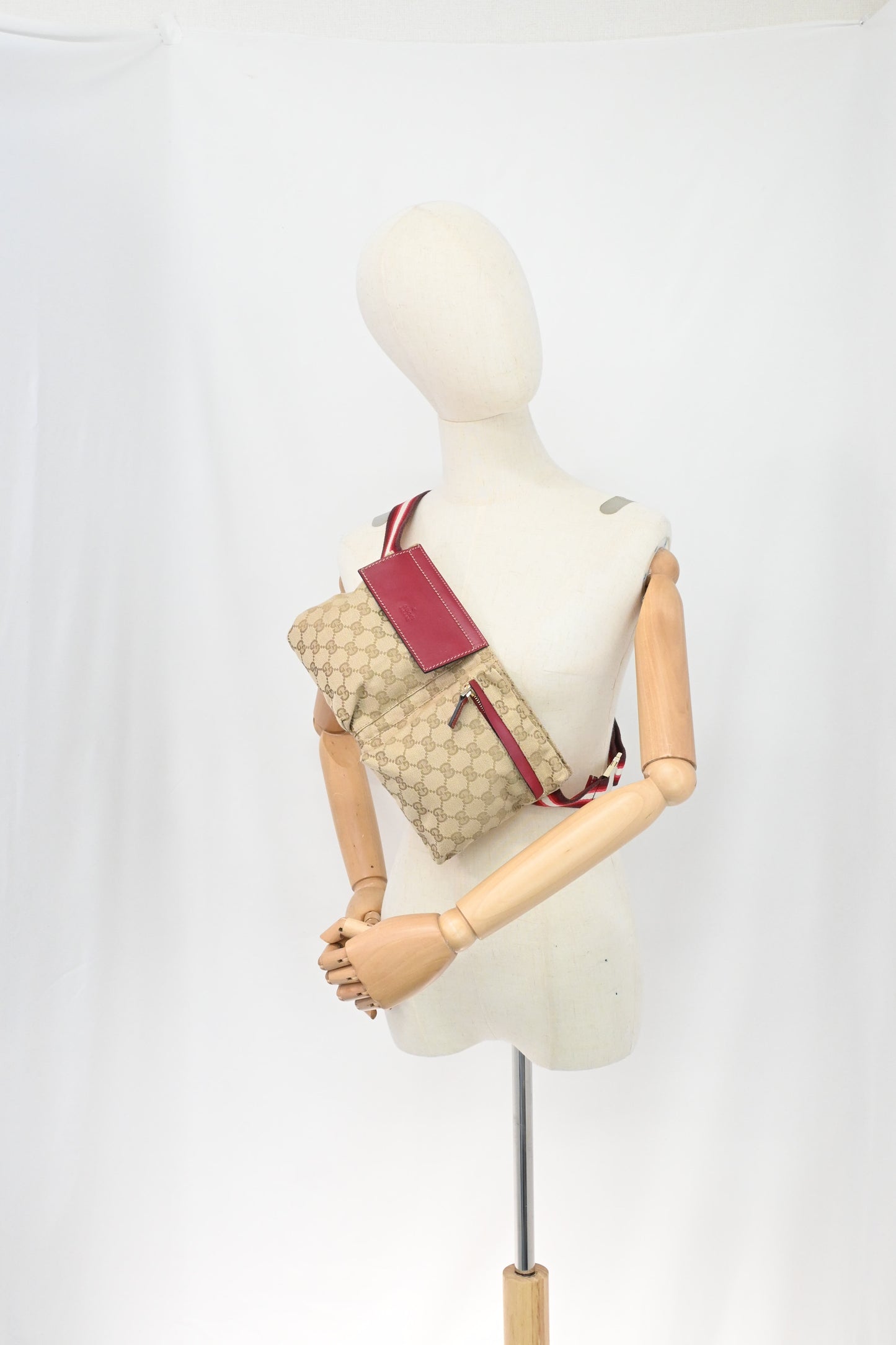 Gucci Waist Pouch in Brown Canvas