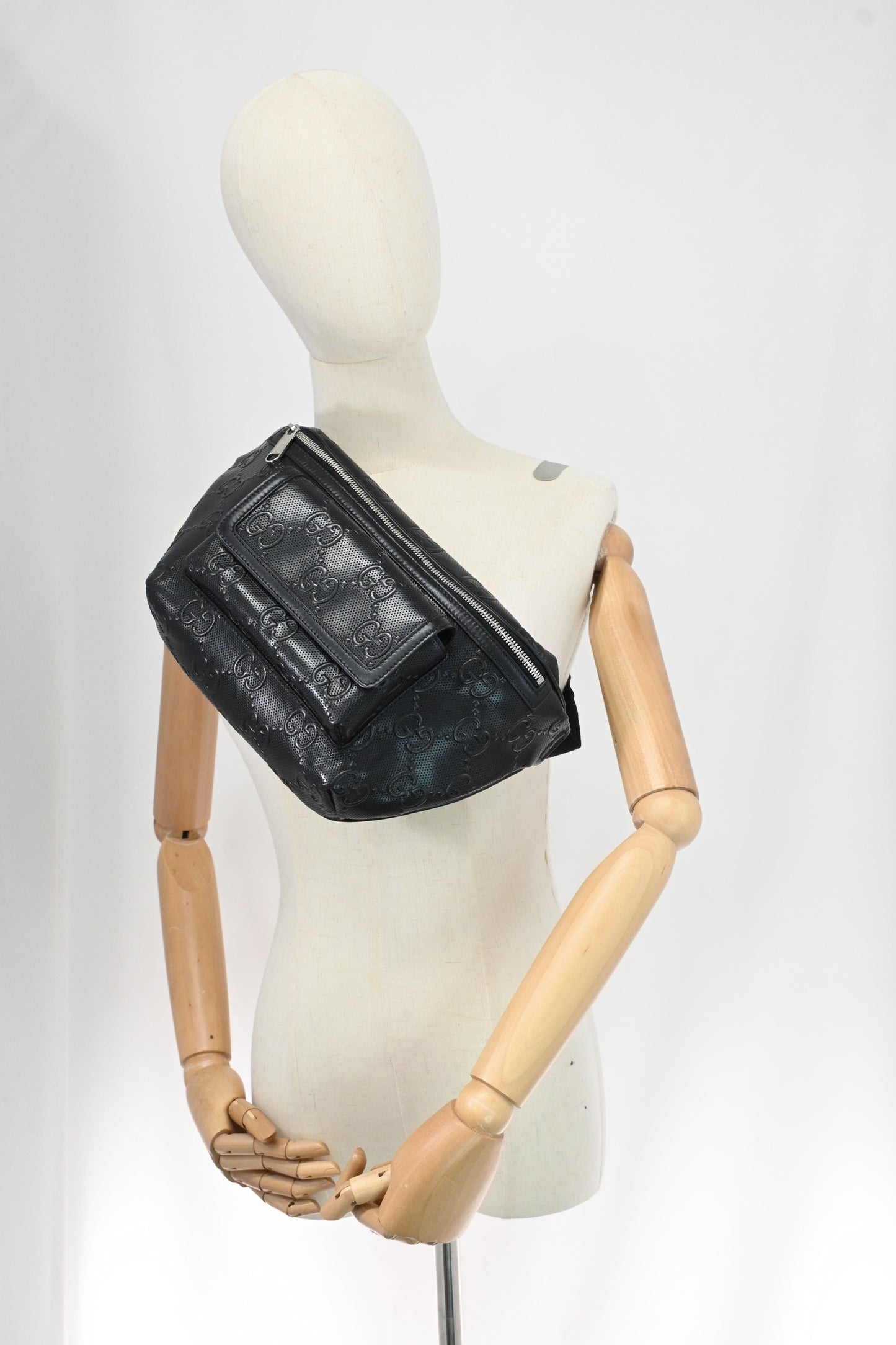 Gucci Bumbag in Black Guccissima Leather